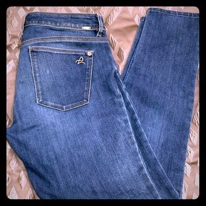Skinny maternity jeans
